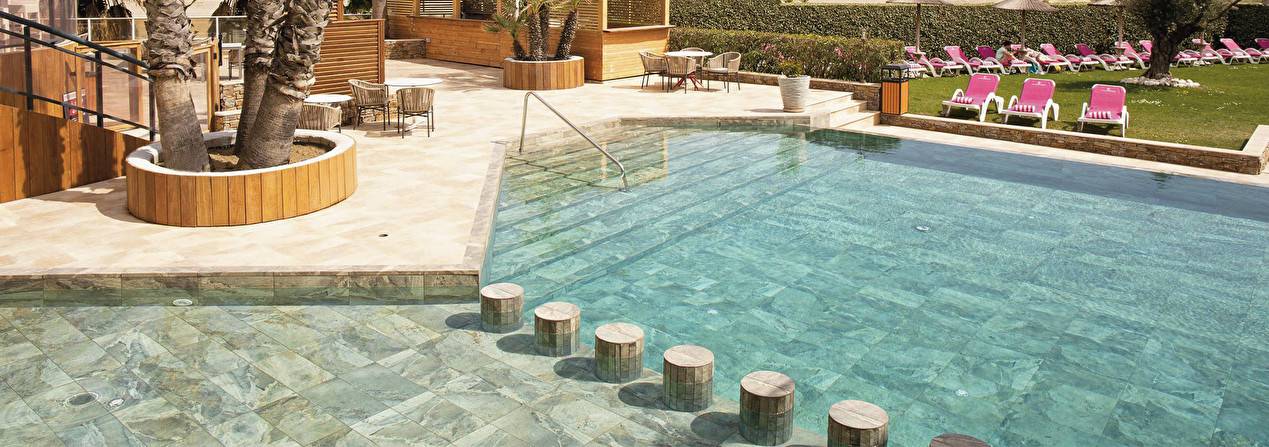 Outdoor Swimmin Pool - Grand Hotel Les Flamants Roses - Thalasso & Spa - 4-star - Roussillon